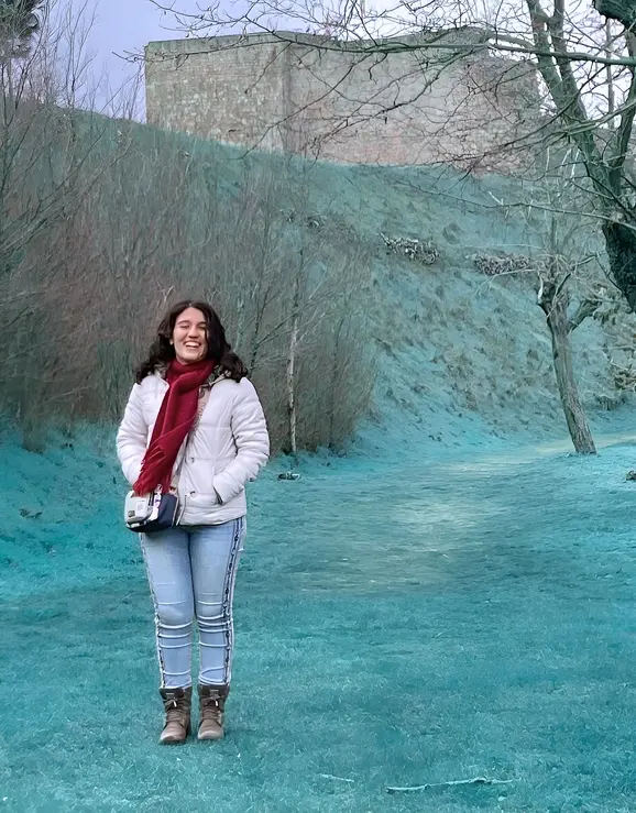 Yolanda en un camino natural, terapia psicológica para la depresión en Valladolid